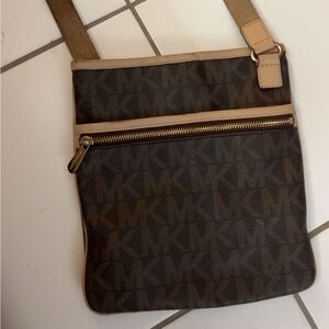 micheal kors crossbody bag